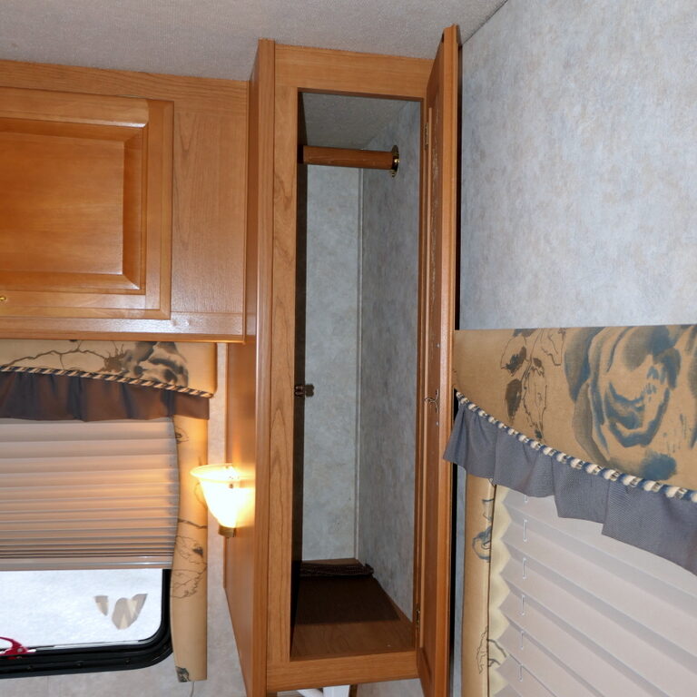 2002 Fleetwood STORM 30H Class-A, Workhorse, 5.5K Generator!-Image