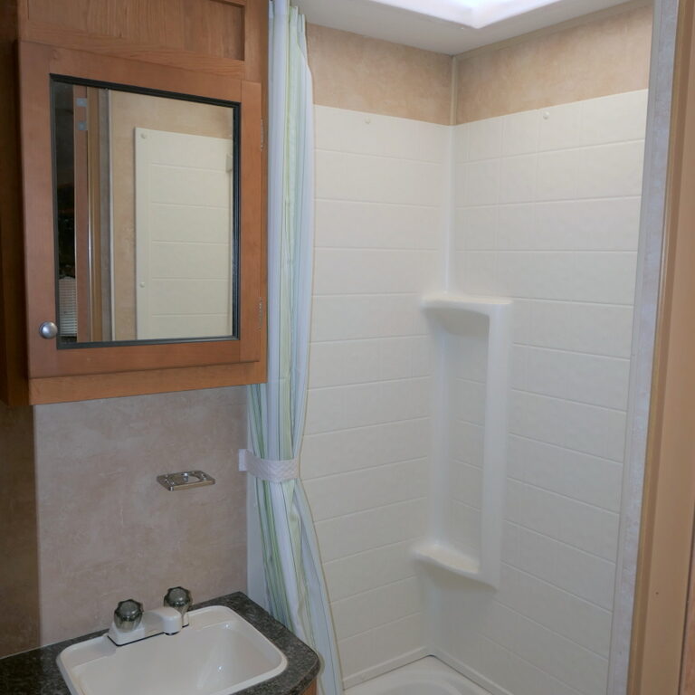 2012 Holiday Rambler TRAVELER 26BHS Travel Trailer, Slide-Out, Bunks-Image