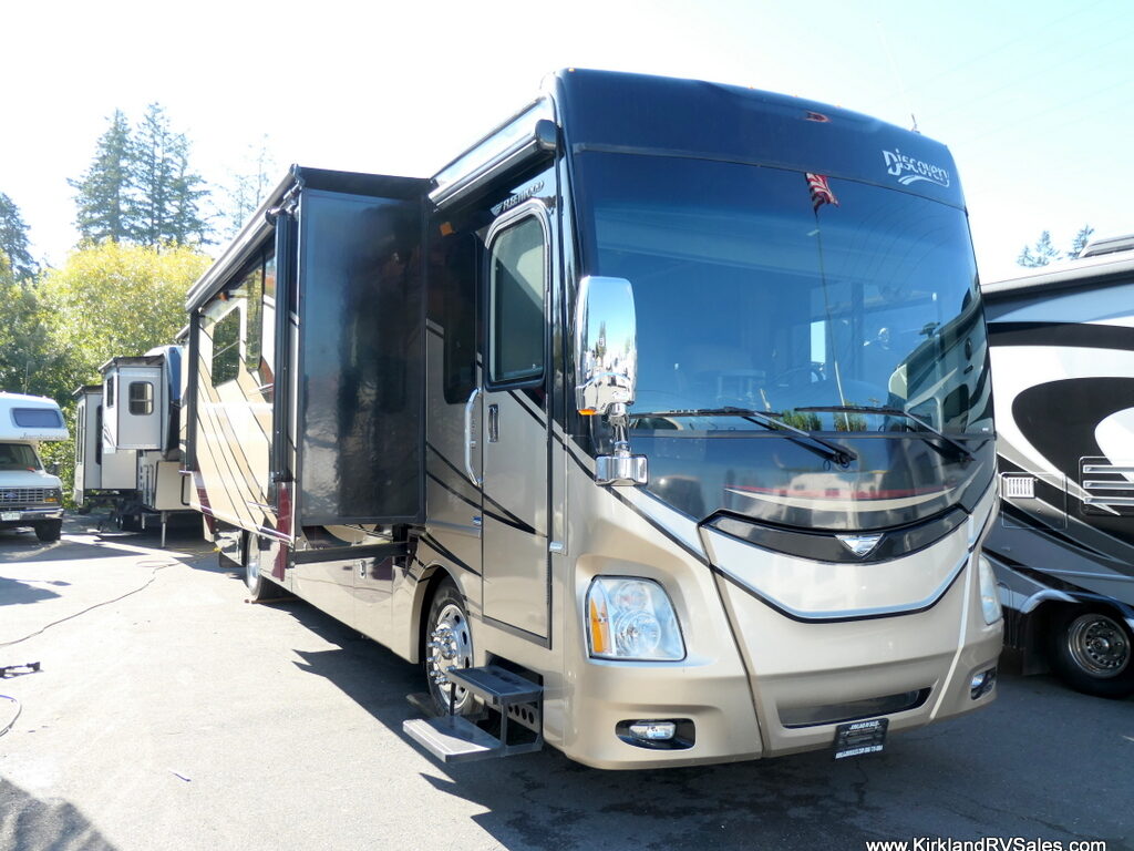 2015 DISCOVERY 37R Bus by Fleetwood, Cummins 380HP, 4-Slide-Outs, Fully Deleted-Image