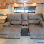 2015 DISCOVERY 37R Bus by Fleetwood, Cummins 380HP, 4-Slide-Outs, Fully Deleted-Thumbnail