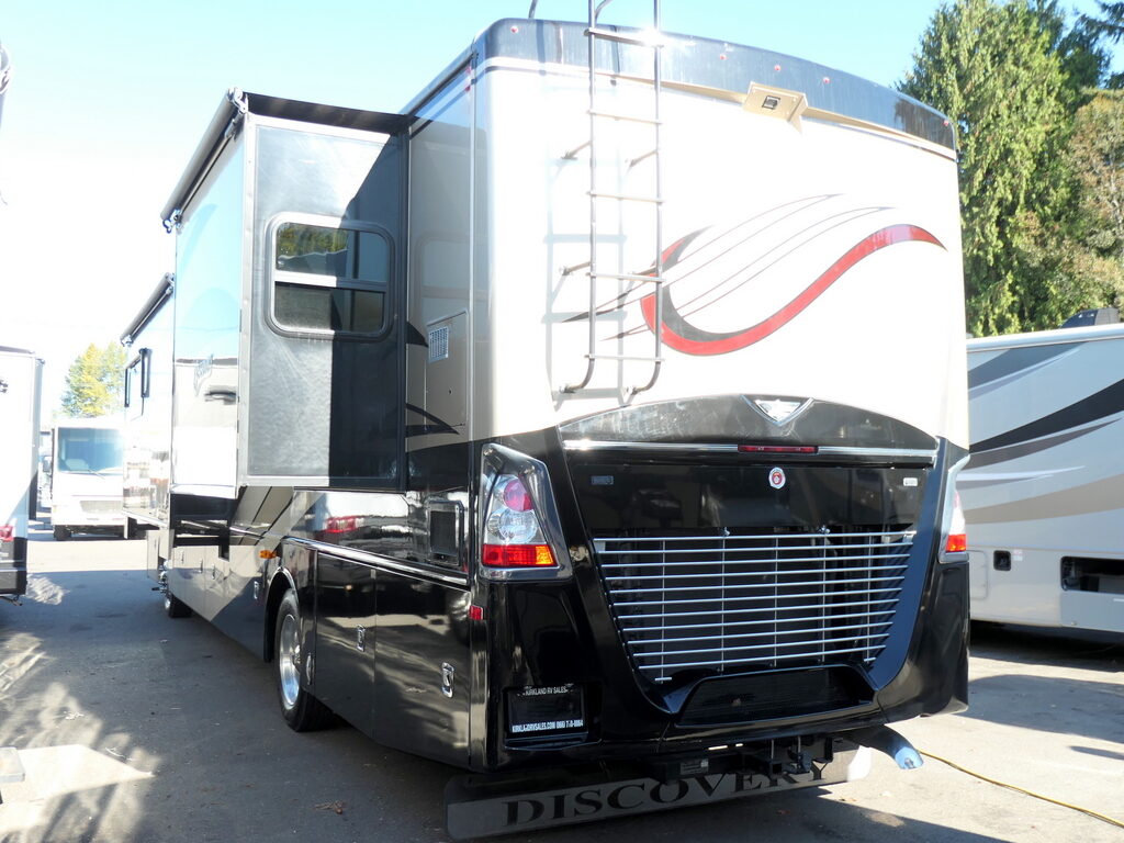 2015 DISCOVERY 37R Bus by Fleetwood, Cummins 380HP, 4-Slide-Outs, Fully Deleted-Image