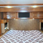 2015 DISCOVERY 37R Bus by Fleetwood, Cummins 380HP, 4-Slide-Outs, Fully Deleted-Thumbnail