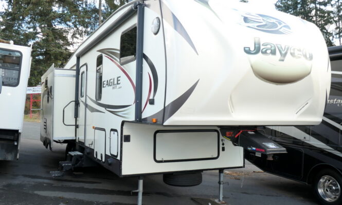 2016 Jayco EAGLE 28.5RSTS 5th Wheel, 3-Slides, Climate Shield Protection-Image