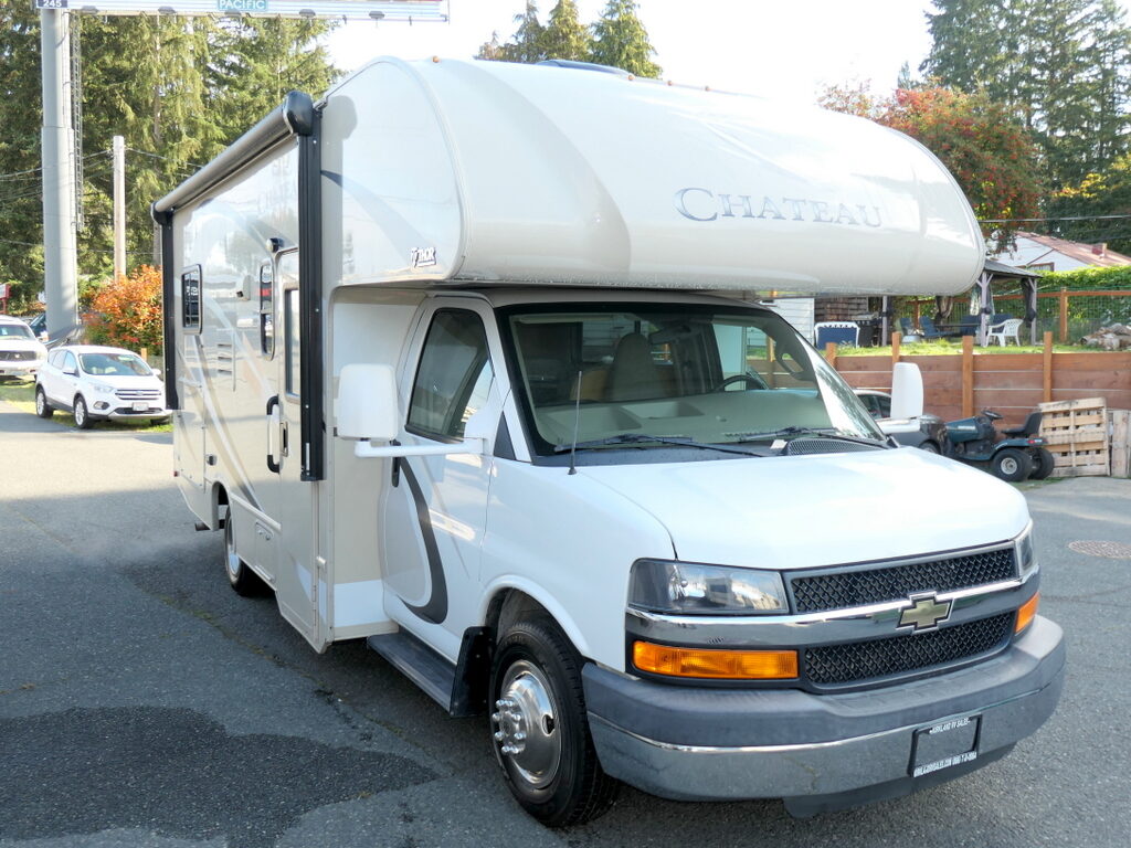 2017 CHATEAU 22E Class-C, By Thor Motor Coach, Sleeps-6, Chevy V-8-Image