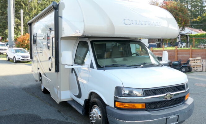 2017 CHATEAU 22E Class-C, By Thor Motor Coach, Sleeps-6, Chevy V-8-Image