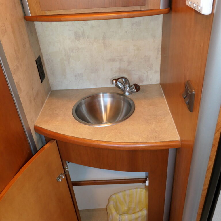 2006 Winnebago VIEW 23J Class-C, Mercedes Sprinter Diesel, Slide-Out-Image