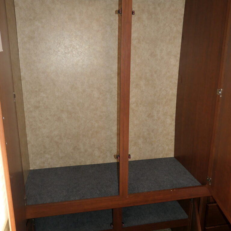 2013 Fleetwood TERRA SE 33S Class-A, Low Miles! 2 Slide-Outs-Image